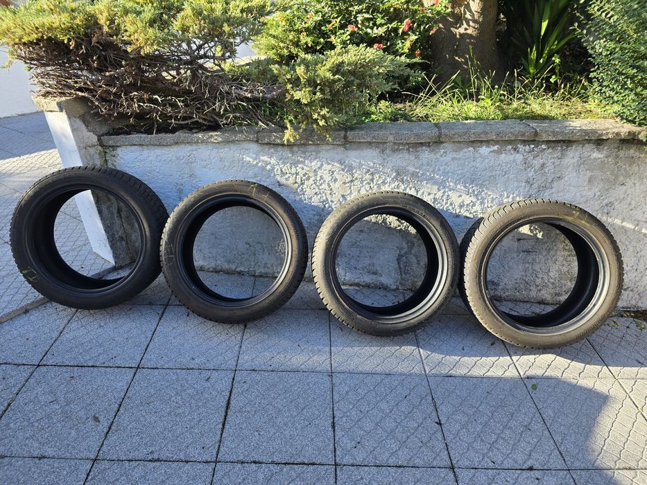 Pneus 235/44/18 Tesla