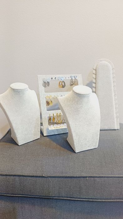 conjunto 4 peças exposição de bijuteria