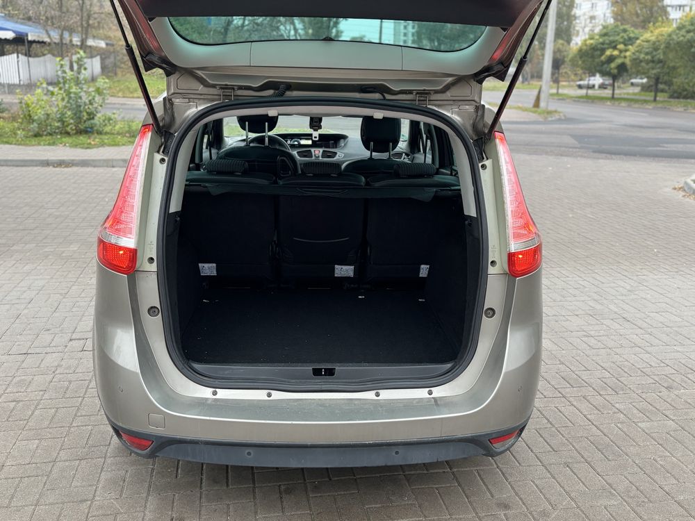 Продам Автомобіль Renault Megane Scenic 2011р