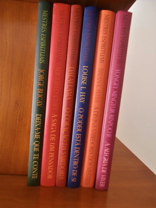 Enciclopédia sobre o tema Mestres Espirituais, composta por 6 livros.