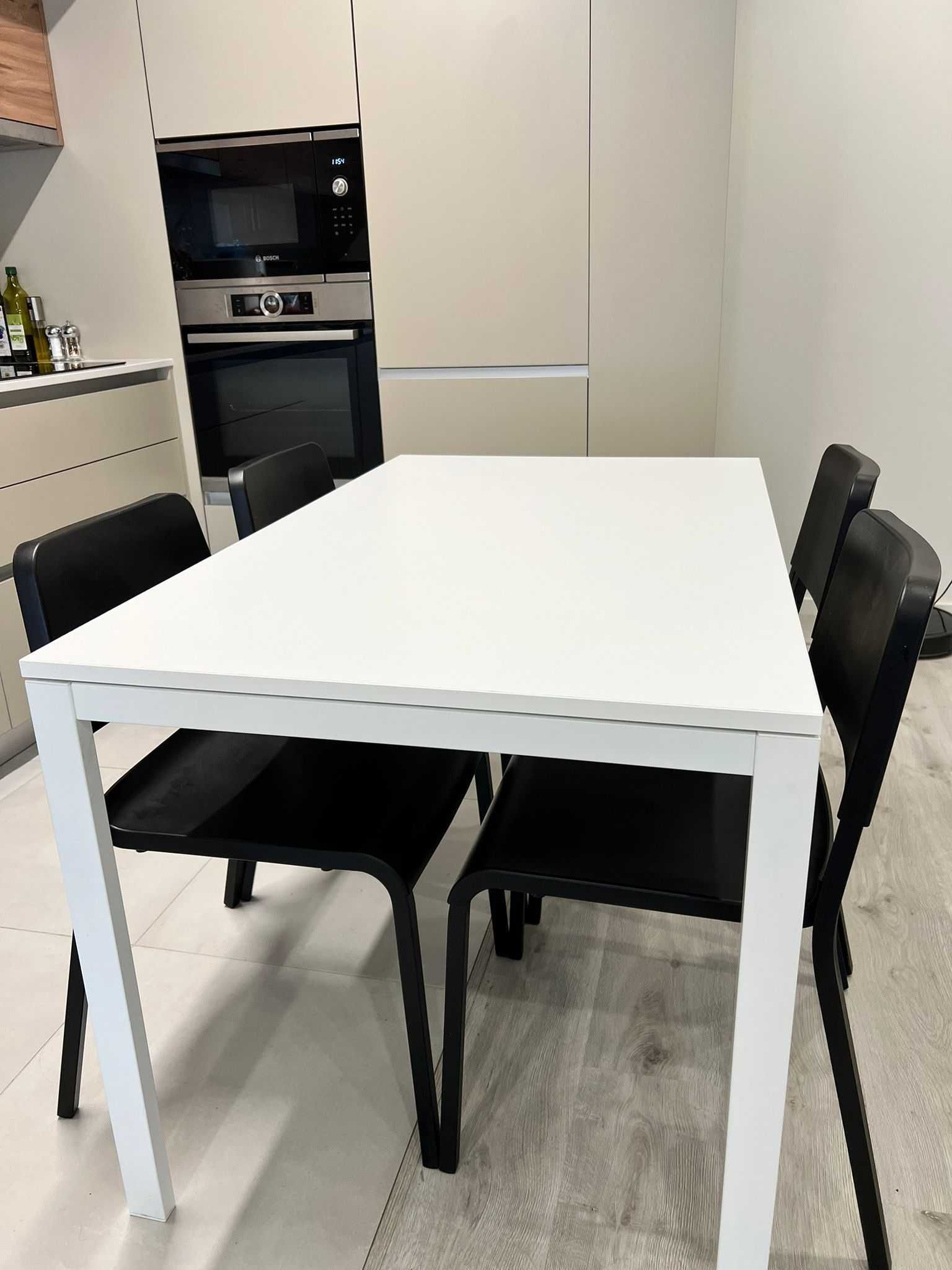 Mesa e 4 cadeiras IKEA