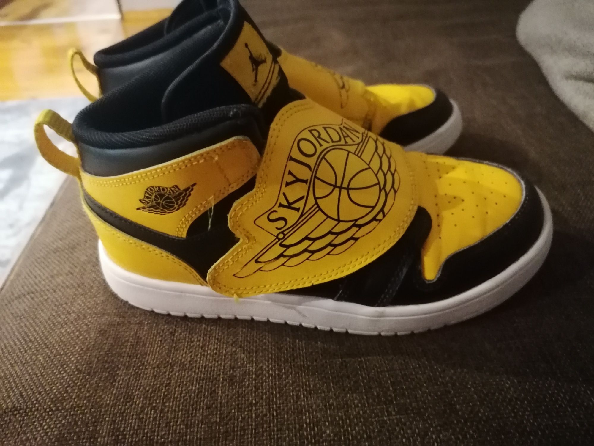 Sneakersy sky jordan żółte.