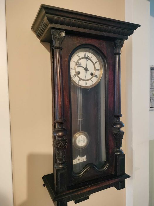 stary drewniany zegar wiszący