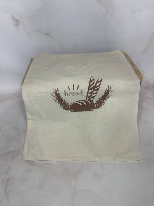 Хлібниця. Металева хлібниця.