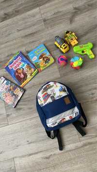 Детский рюкзак, книжки, игрушки