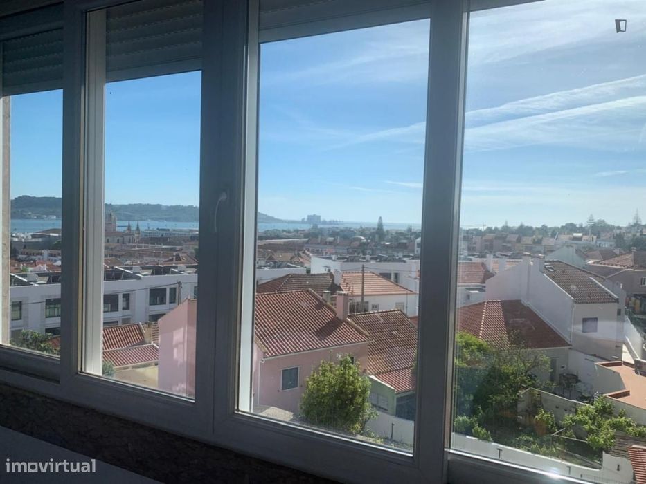 Quarto - localizado em Ajuda Lisbon