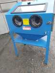 Piaskarka kabinowa 220l