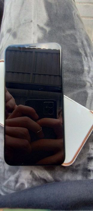 Айфон х в хорошем состоянии ПРОДАЮ ПО МЕСТУ АКБ 82%
Разбита крышка а т