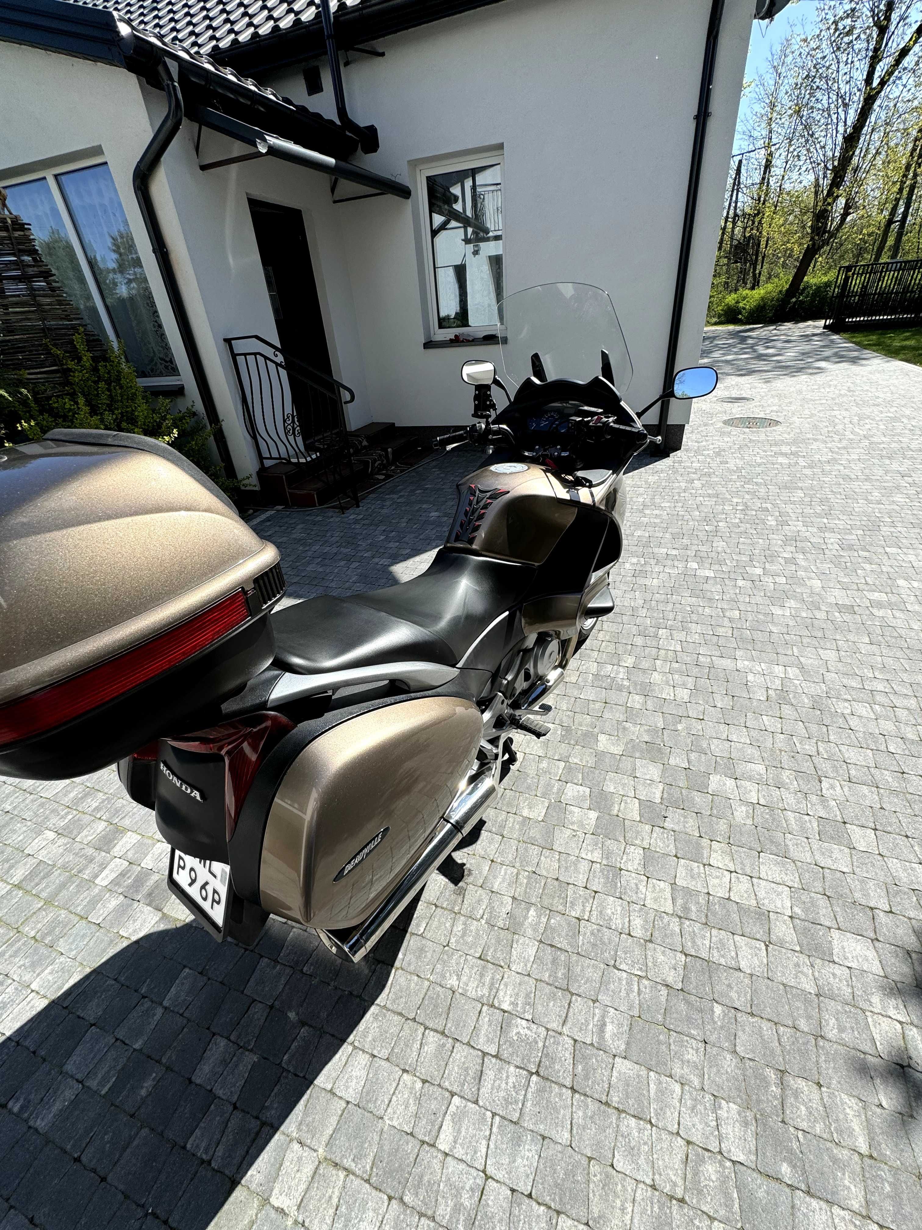 Sprzedam motocykl Honda Deauville 700cc – 2006 rok