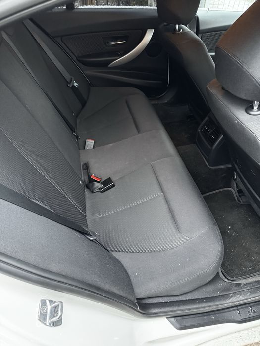 Салон BMW F30 з картами та підігрівом