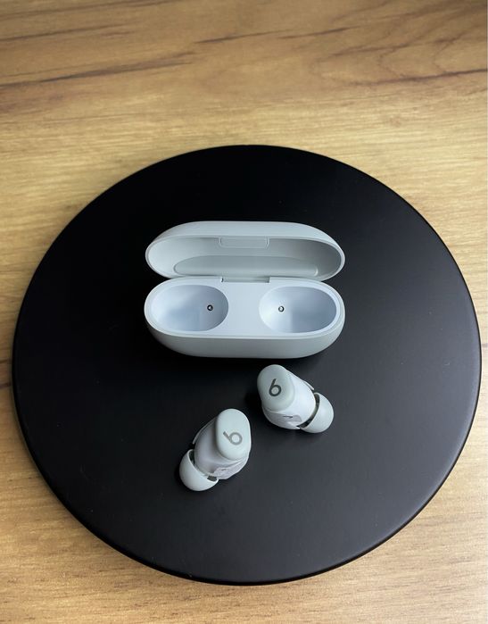 Beats Solo Buds Нові навушники