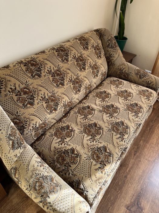 Розкладний велюровий диван