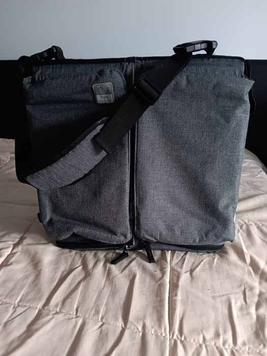 Cama de viagem e muda fraldas