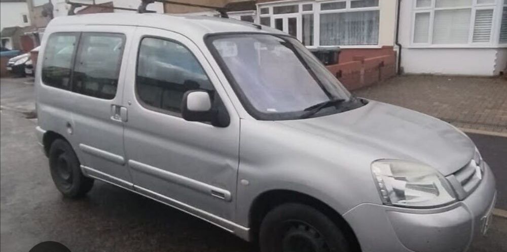 Citroen Berlingo 1.9  zderzak maska przód kompletny  silnik  błotnik