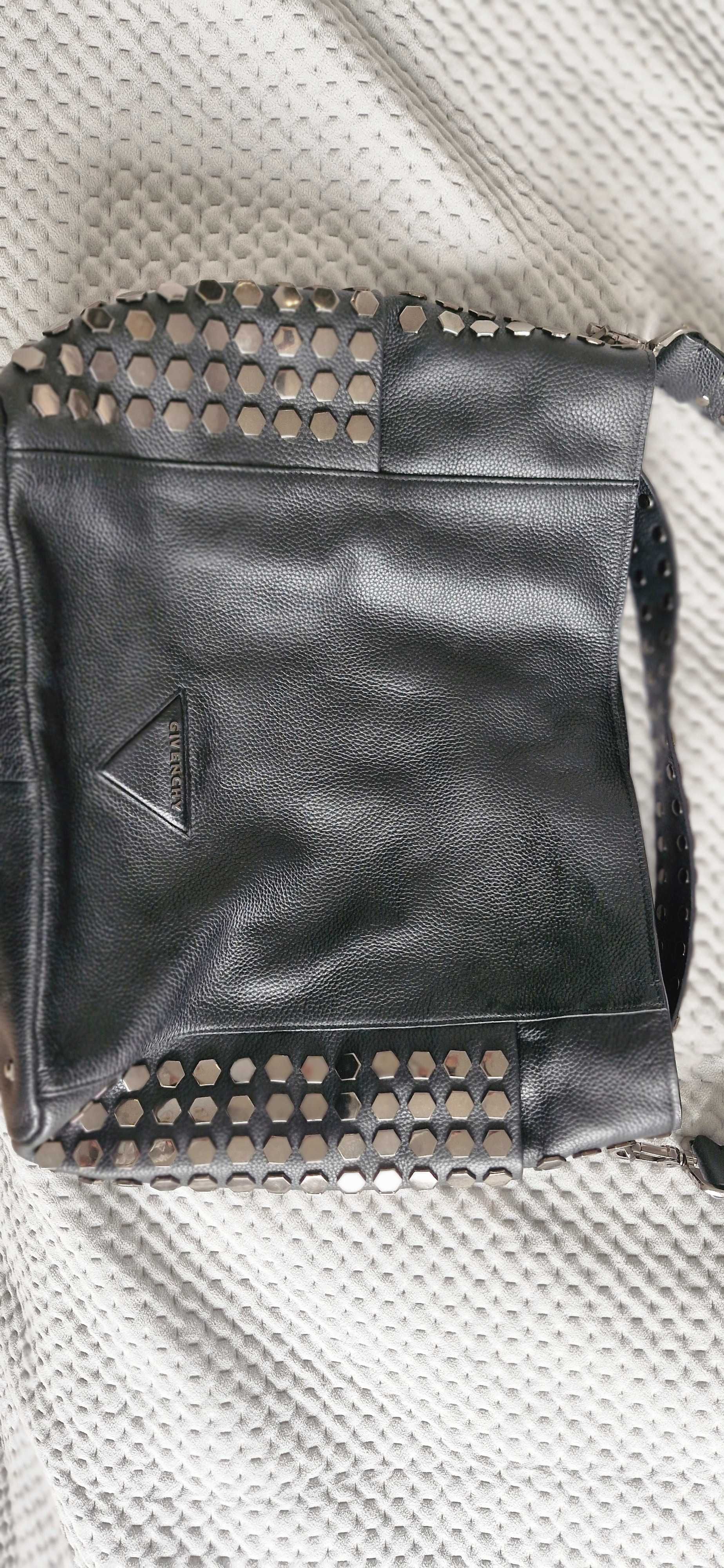 Torebka worek z ćwiekami Givenchy