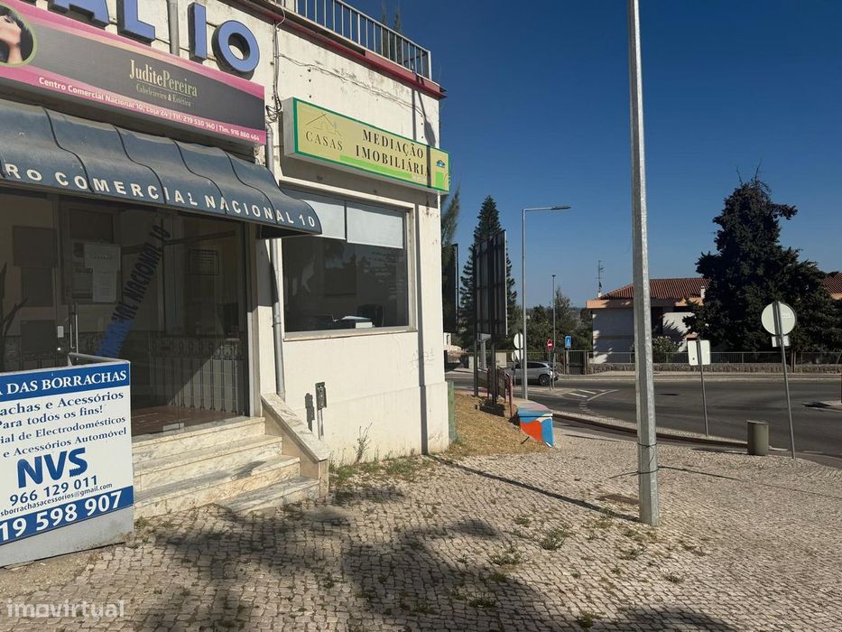 Vende-Se Loja Bem Localizada,  Montra Panoramica Junto Nacional 10