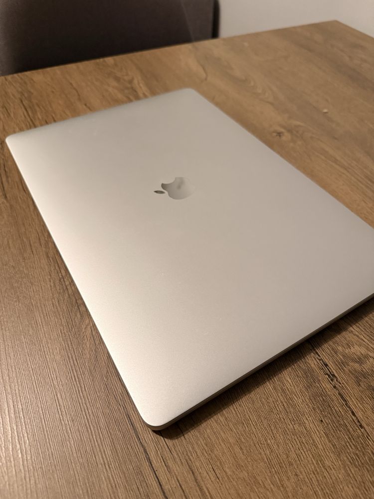 MacBook Pro 16" | Intel Core i9 | 16 GB RAM | SSD
