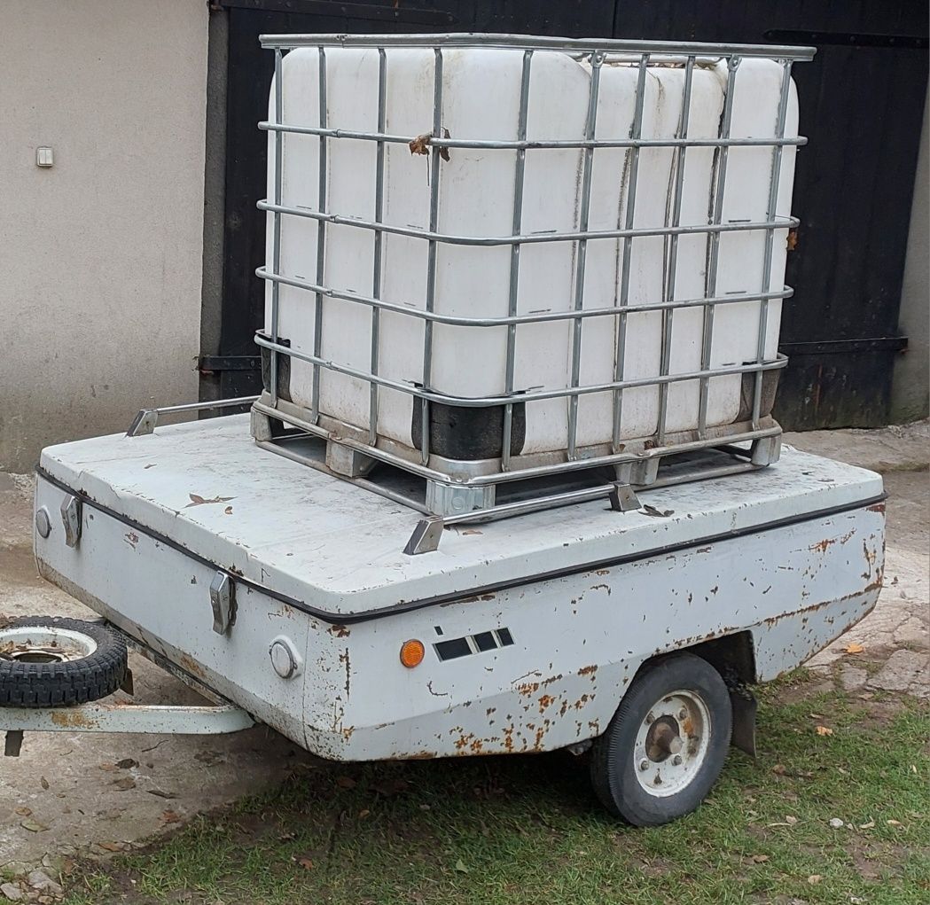 Mauser 1000l na przyczepie pod kulą hak