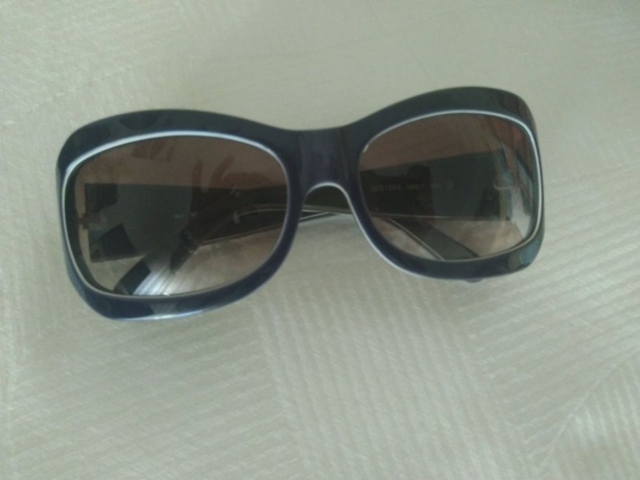 Vendo óculos de sol azuis e brancos da Missoni - como novos