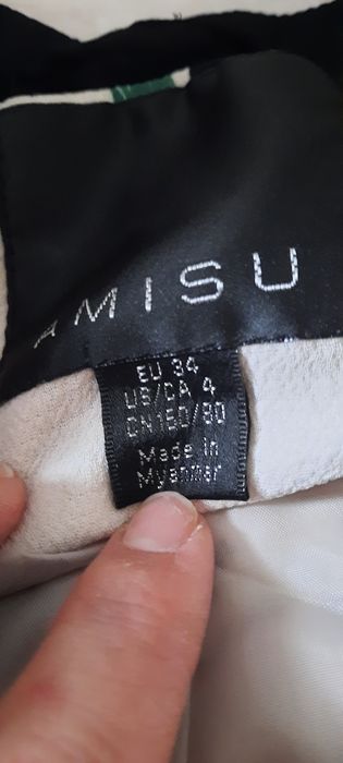 Вітрова, кофтина, тоненька.