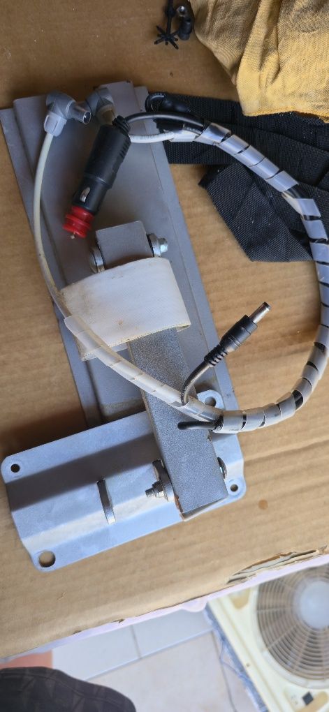 Televisão 12v com apoio