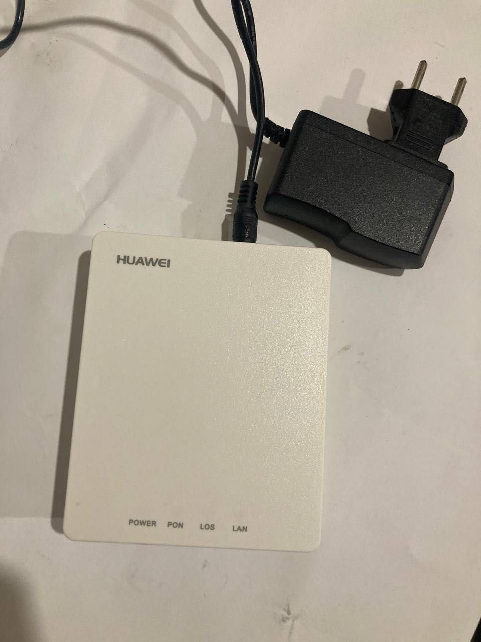 Абонентский терминал Huawei HG8010C, Блок зарядки в подарок
