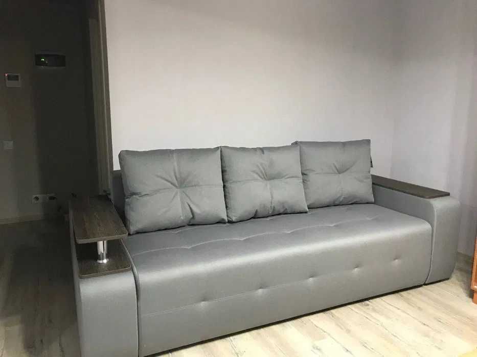 Продаю 1-к  37м2  Центр,  Левада, Проспект Гагарина , пл. Конституции