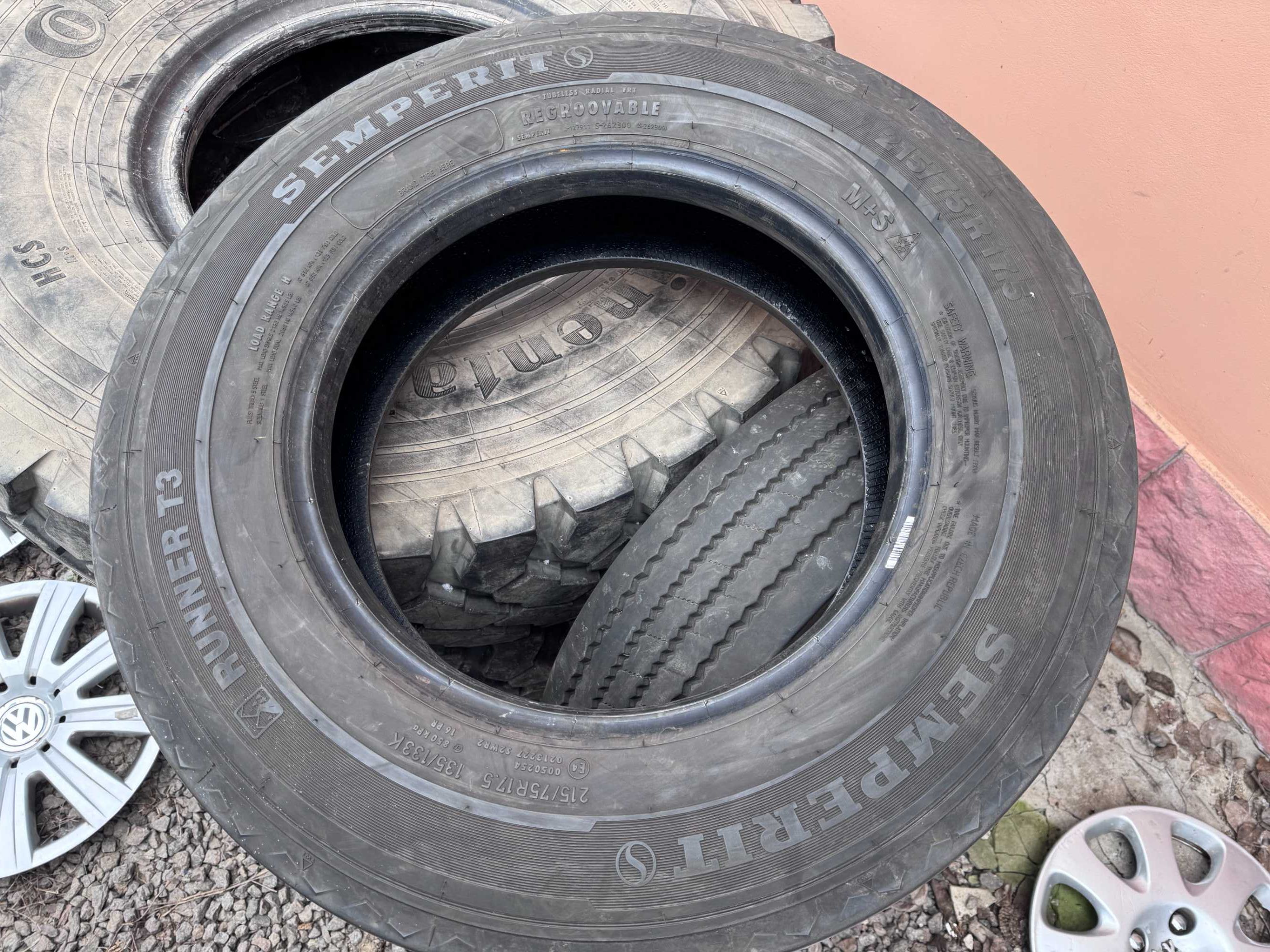 1 вантажна шина SEMPERIT 215/75 R17,5 Runner T3, грузова резина