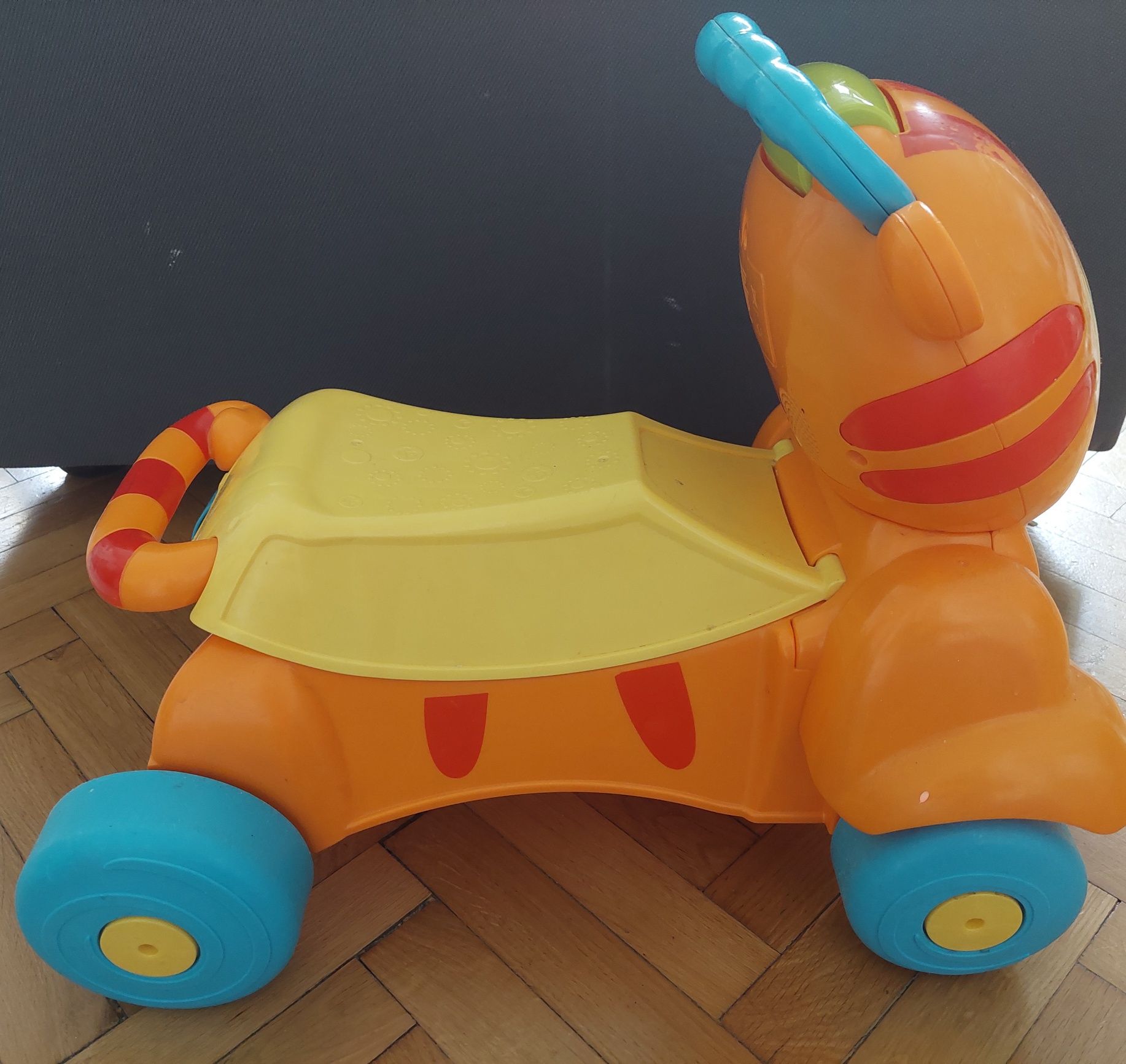 Jezdzik pchacz Fisher Price interaktywny