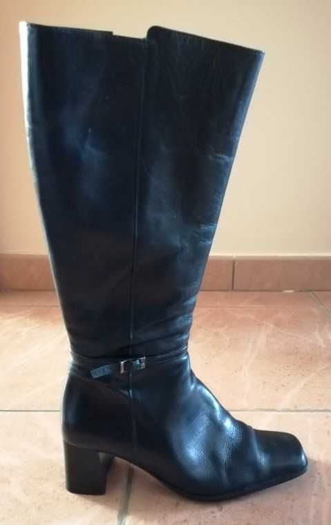 Botas de cano alto :: pretas