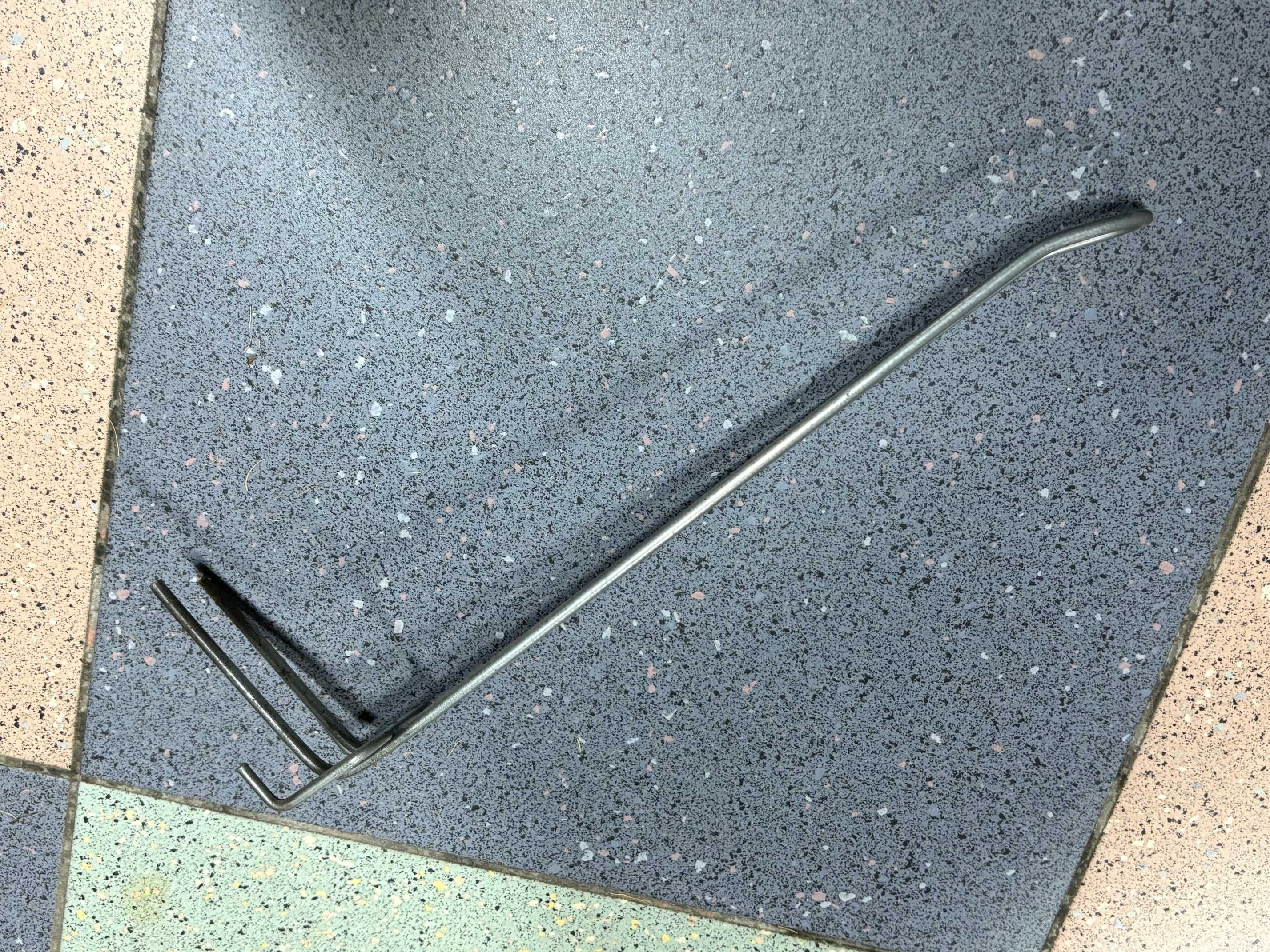 Haki metalowe sklepowe 26,5 cm – 271 sztuk – na kratę / kratownicę