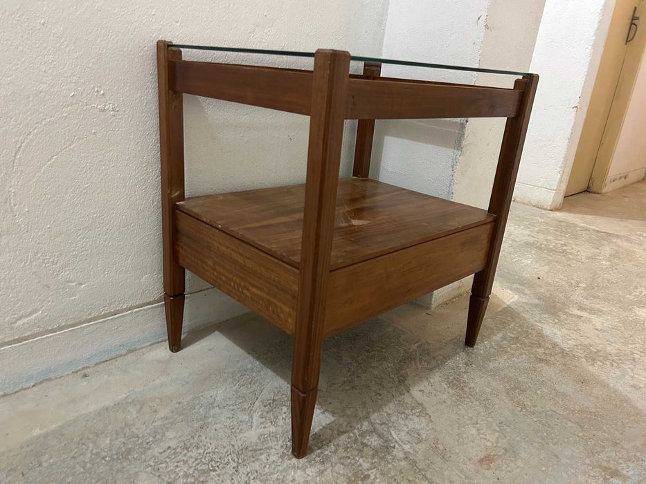 2 Mesas de Cabeceira em Madeira