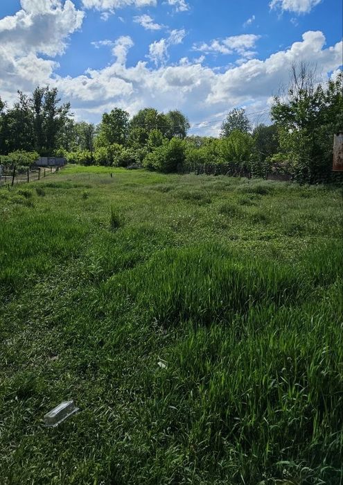 Продаж будинку та земельноі ділянку біля річки