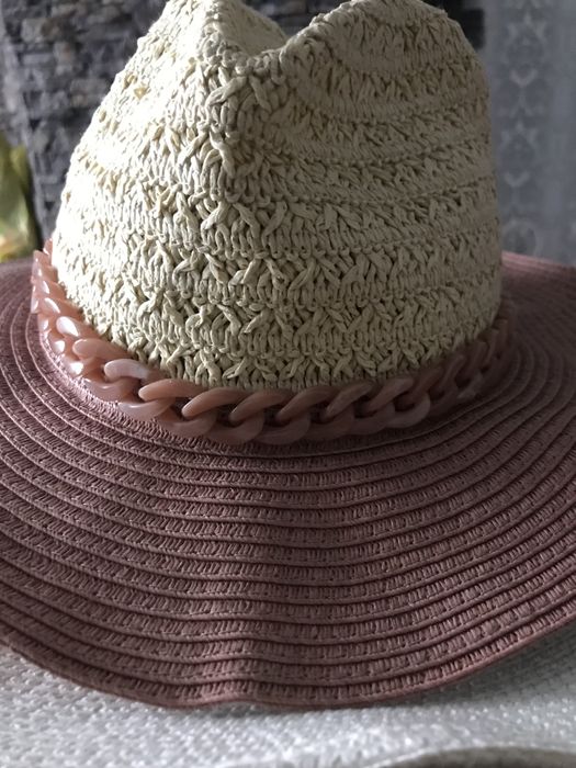 Пляжна коралова шляпка