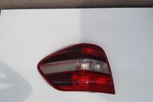 Sprzedam oryginalną lampę tylną lewą – Mercedes ML W164 (przedlift)