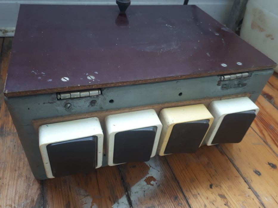 Электросчетчик в ящике