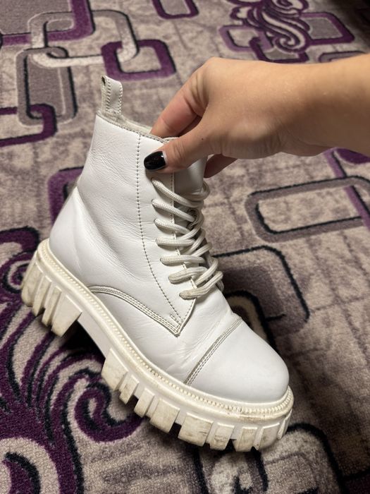 Стильні шкіряні ботінки