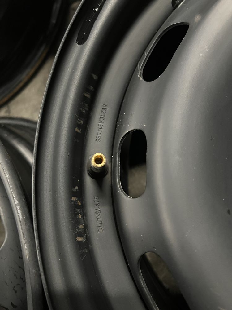 Felgi stalowe z kołpakami 6Jx15H2 ET47.5 4x108 Ford Fiesta Fusion KA