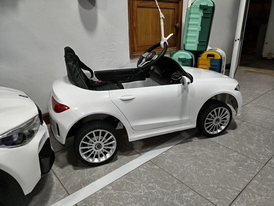 Carro eléctrico criança 12v rodas de borracha e assento alcochoado