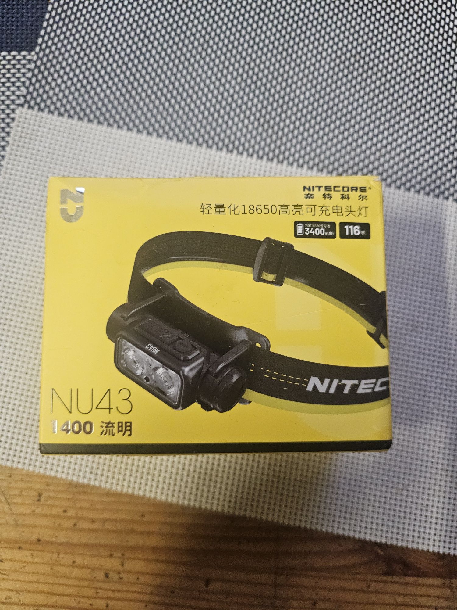 latarka czołowa Nitecore NU43.
