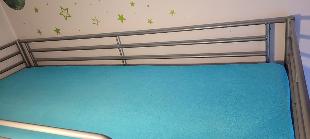 Łóżko piętrowe Ikea SVARTA z biurkiem i materacem. Super stan! PoLeCaM