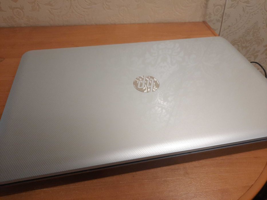 классный ноутбук большой 17" экран! быстрый, SSD