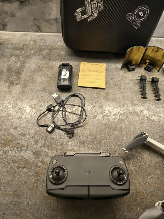 Dron Dji Mavic Mini 2 baterie hub