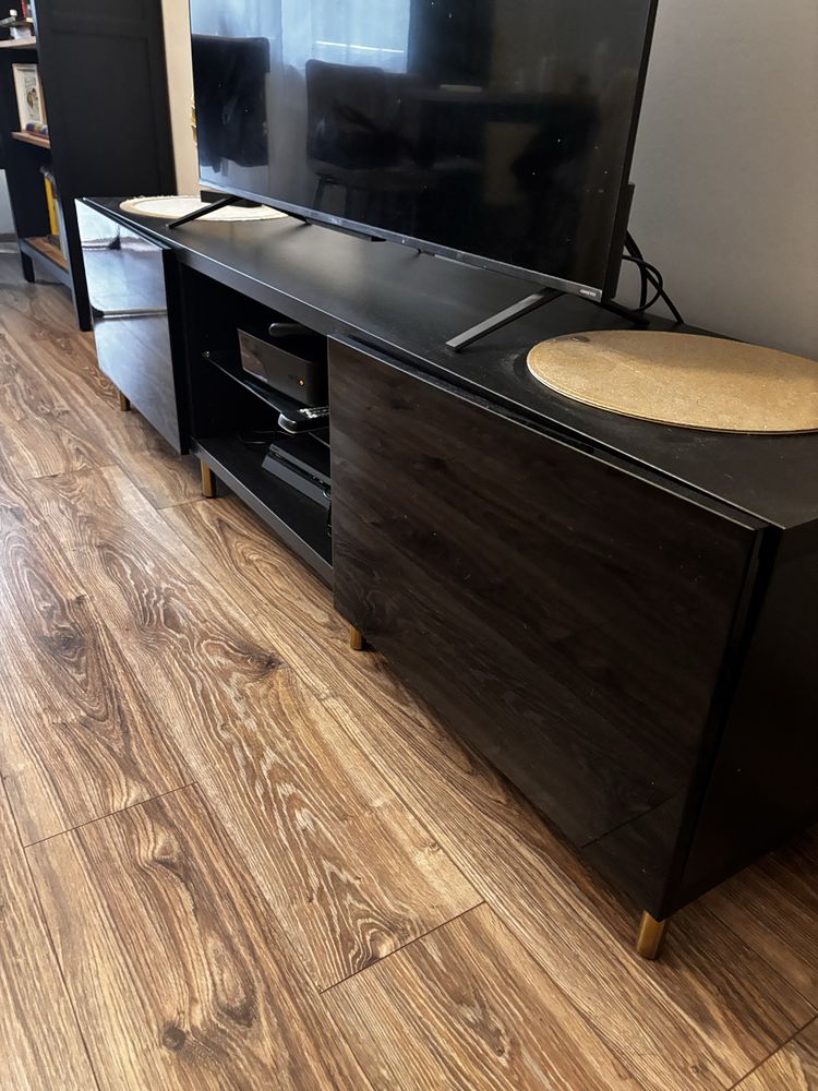Szafka RTV ikea czarna na wysoki polysk