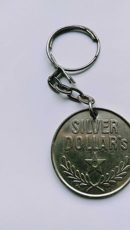Brelok do kluczy silver's dolar na szczęście