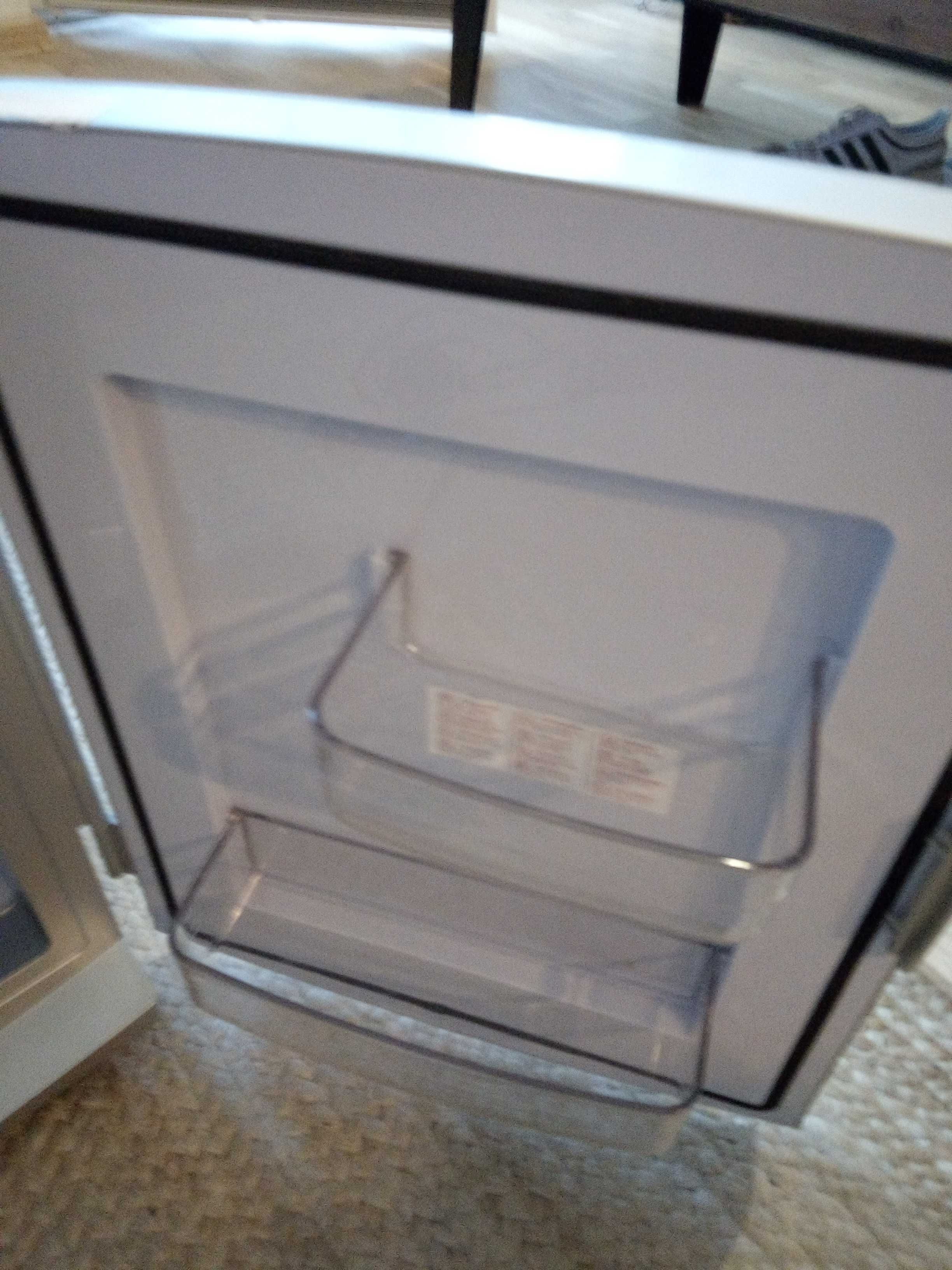 Retro lodówka turystyczna  20l samochodowa 12v / 230v chłodzi i grzeje