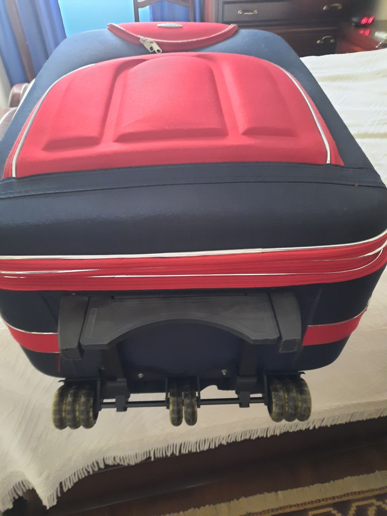 Mala de viagem de porão como nova