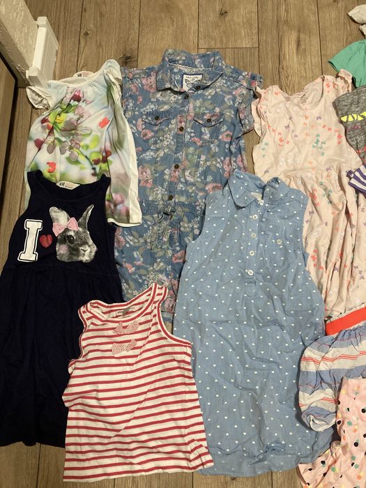 Zestaw letnich ubrań dla dziewcznki w rozm 122/128