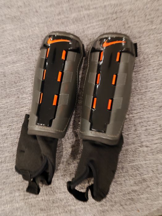 Ochraniacze piłkarskie Nike S nowe