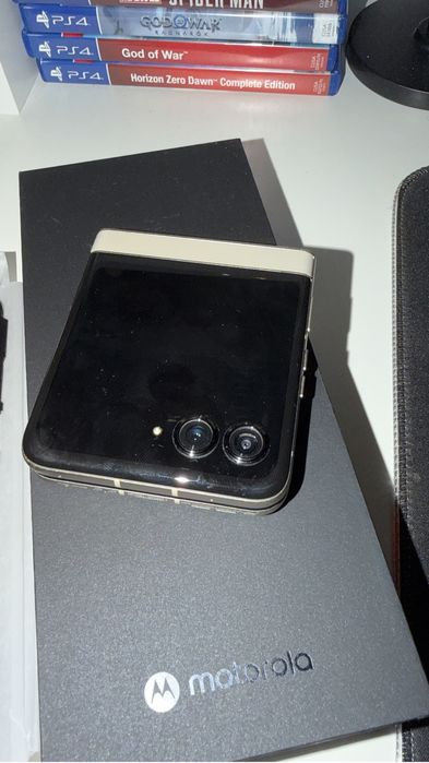 Motorola Razr 50 como Novo